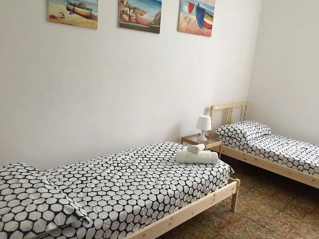 Villa Isabella Balestrate 0*,  İtalya